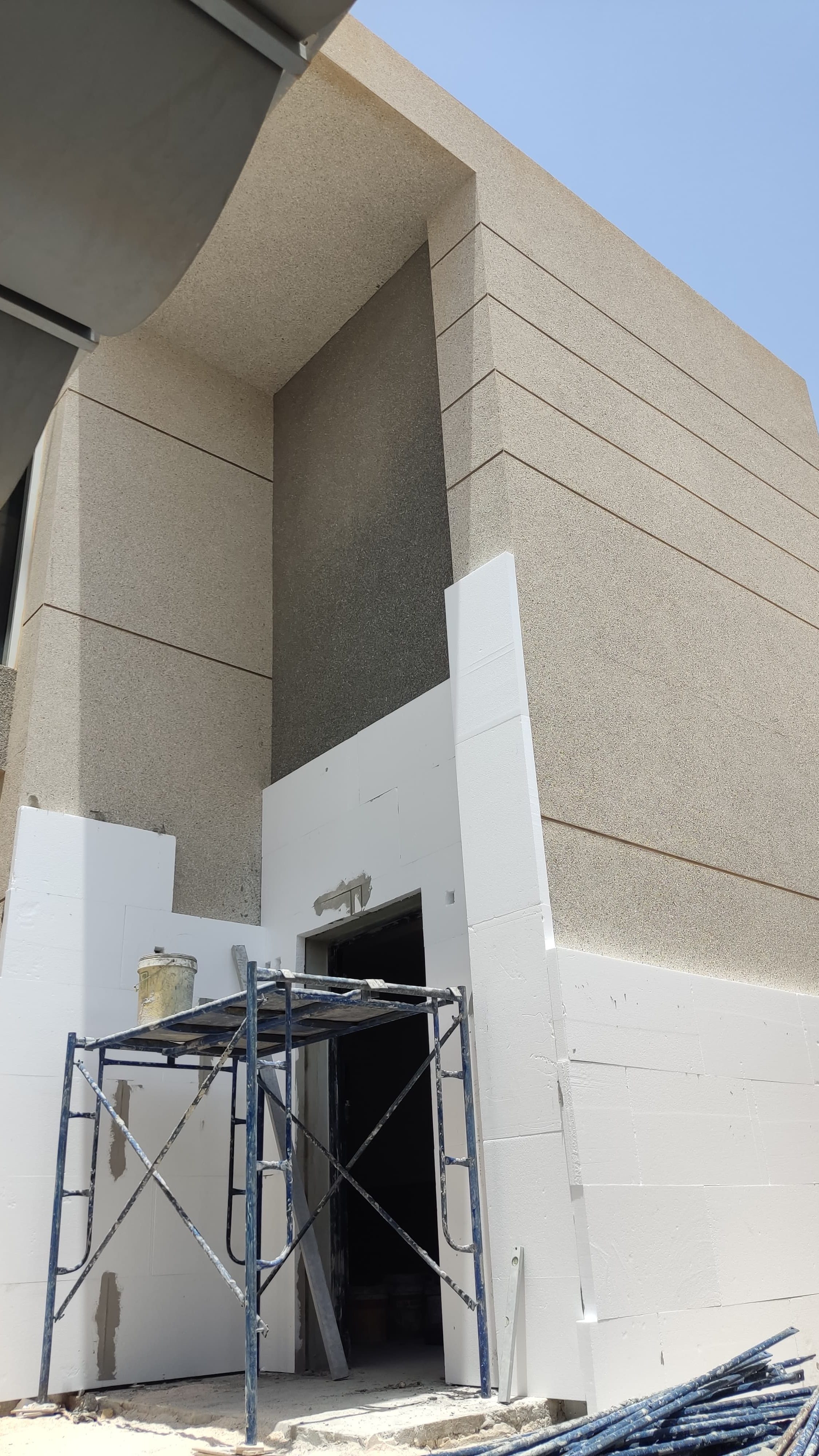 تركيب EIFS على مبنى كسر رخام